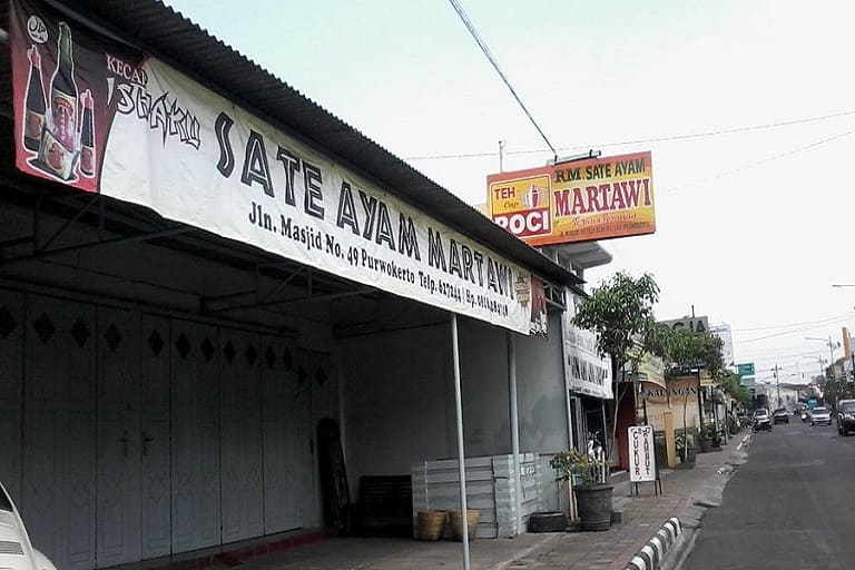 Makan Malam Nyaman di RSUD Cilacap: Rahasia Warung Bu Mini yang Selalu Diserbu